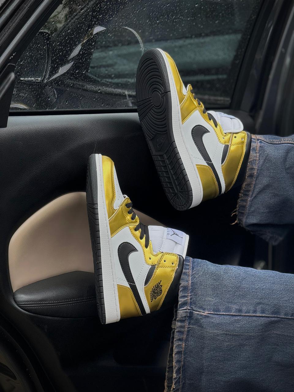 NIKE AIR JORDAN ONE SHOES