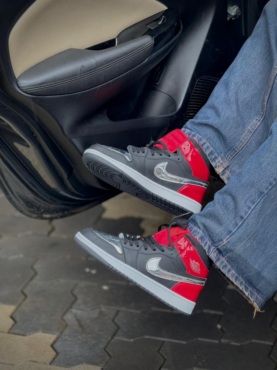 NIKE AIR JORDAN ONE SHOES