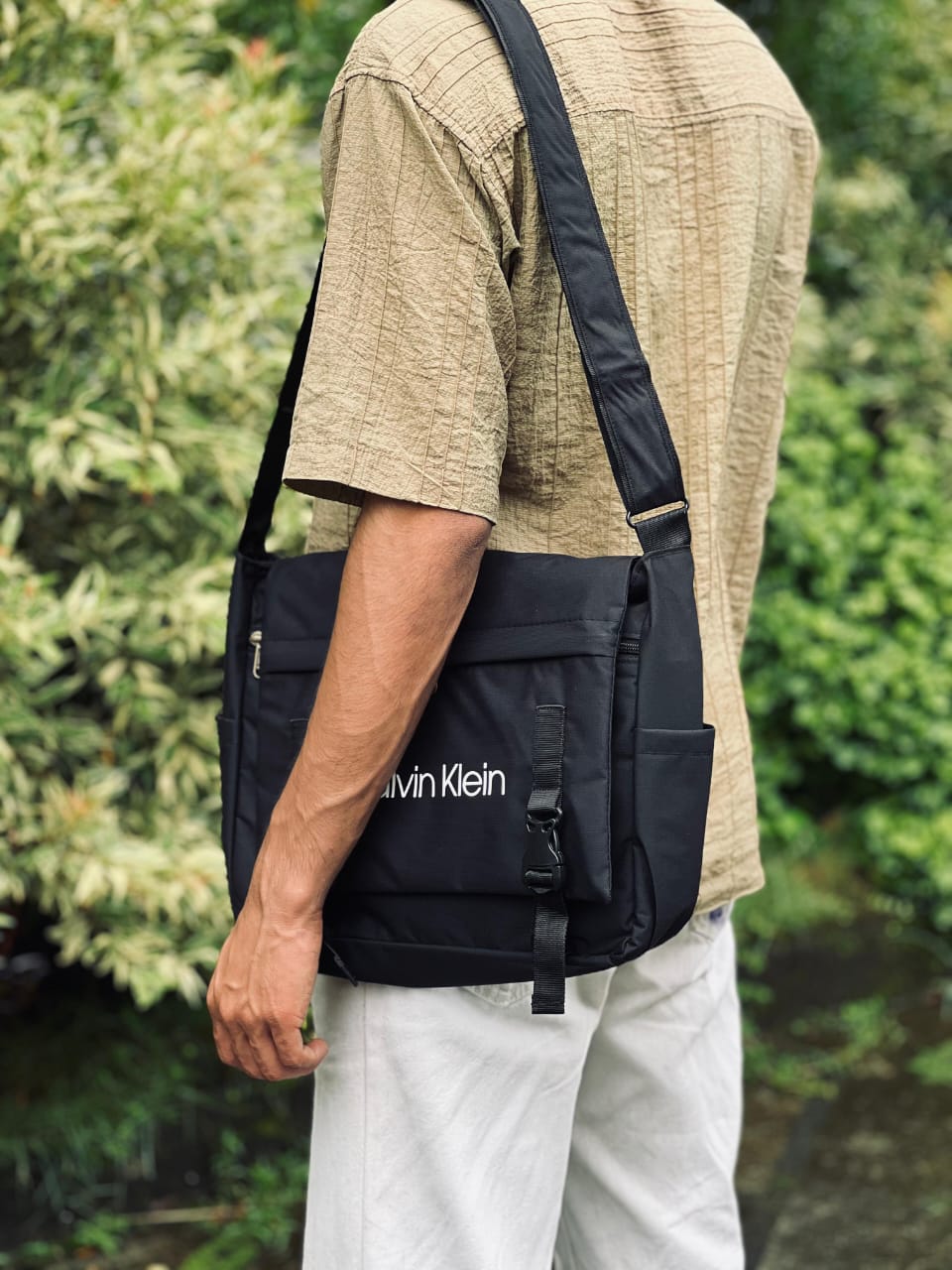 CALVIN KLEIN MESSENGER BAG |
Clip edition