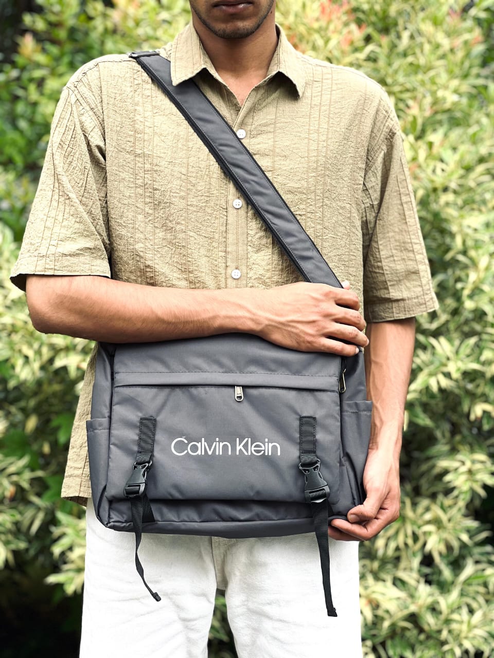 CALVIN KLEIN MESSENGER BAG |
Clip edition