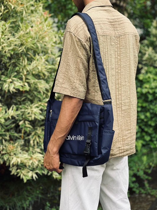 CALVIN KLEIN MESSENGER BAG |
Clip edition