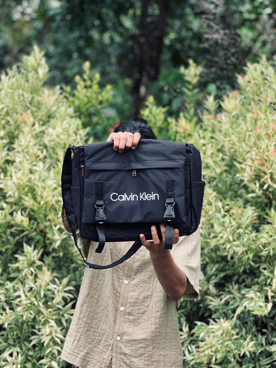 CALVIN KLEIN MESSENGER BAG |
Clip edition