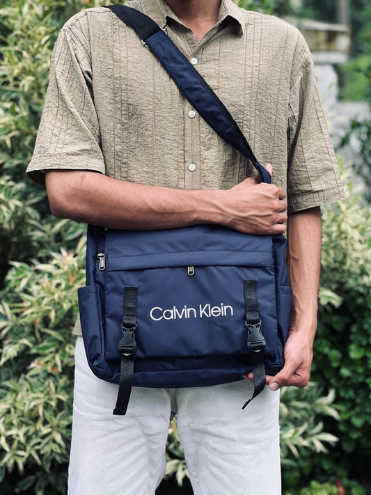 CALVIN KLEIN MESSENGER BAG |
Clip edition