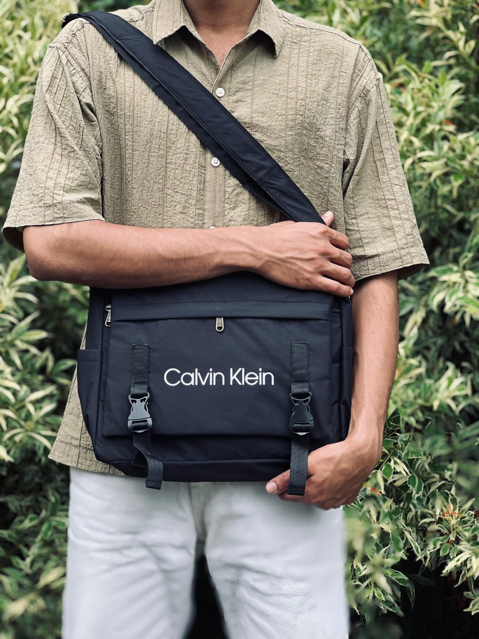 CALVIN KLEIN MESSENGER BAG |
Clip edition
